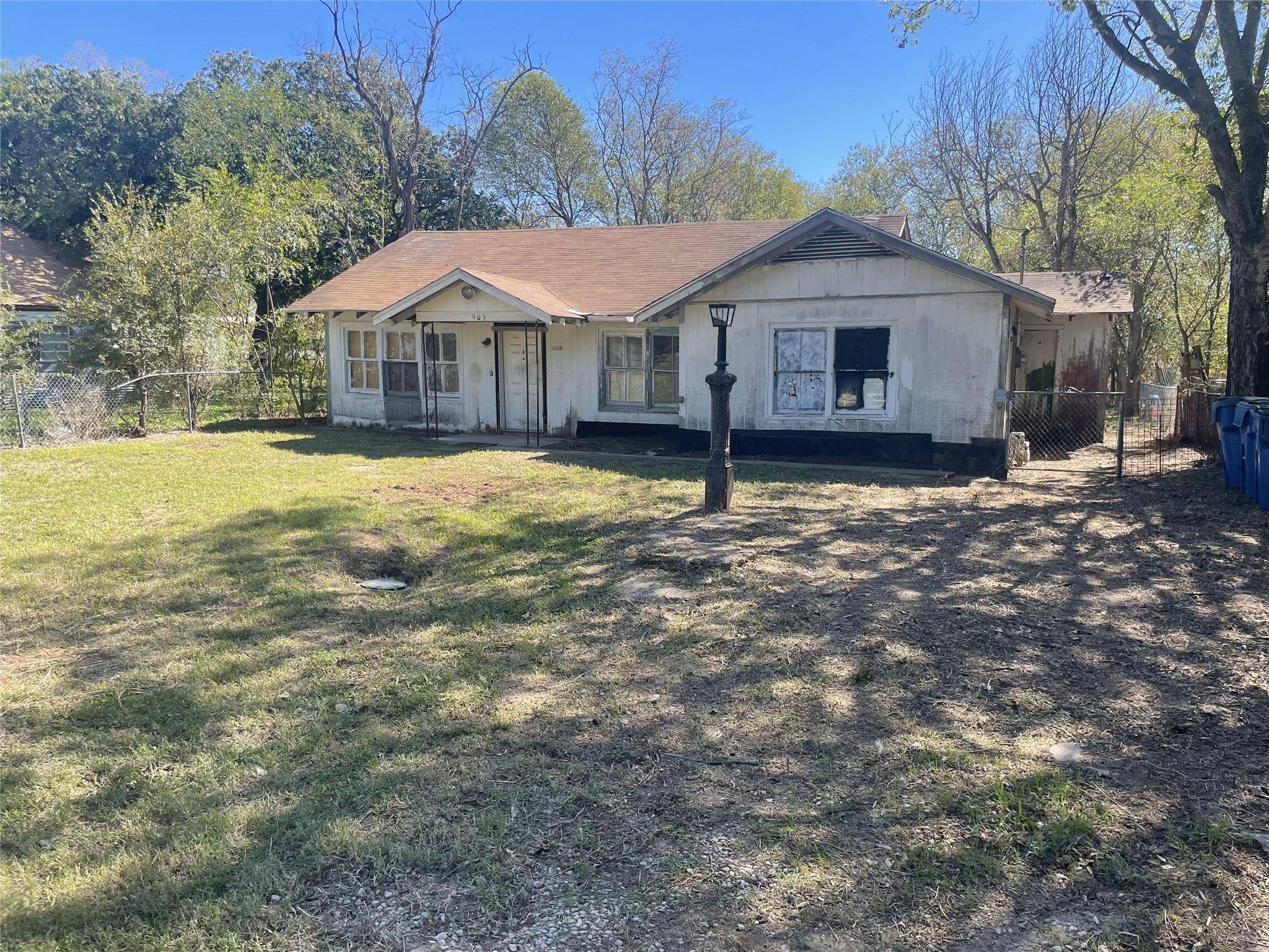 Alvarado, TX 76009,903 Travis Avenue