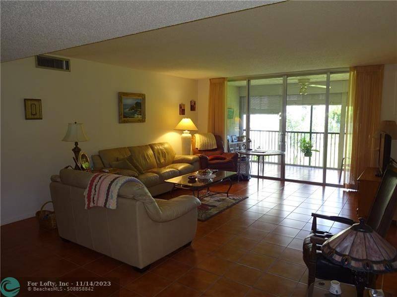 Lauderhill, FL 33319,3910 Inverrary Blvd  #205-B