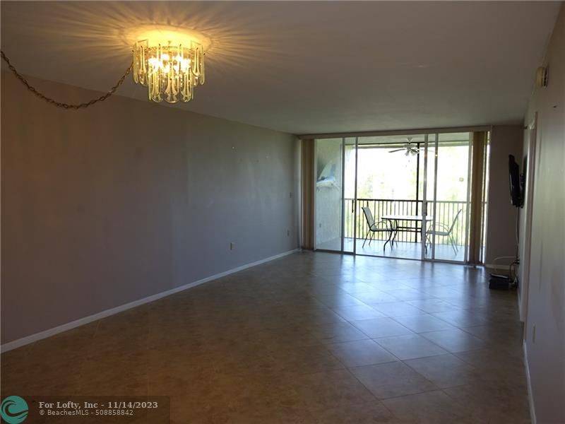 Lauderhill, FL 33319,3940 Inverrary Blvd  #803A