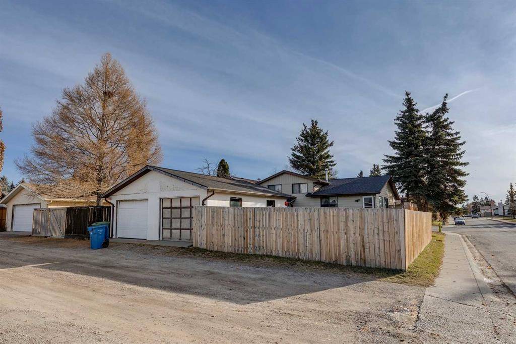 Calgary, AB T2A 6J3,103 Abergale PL NE