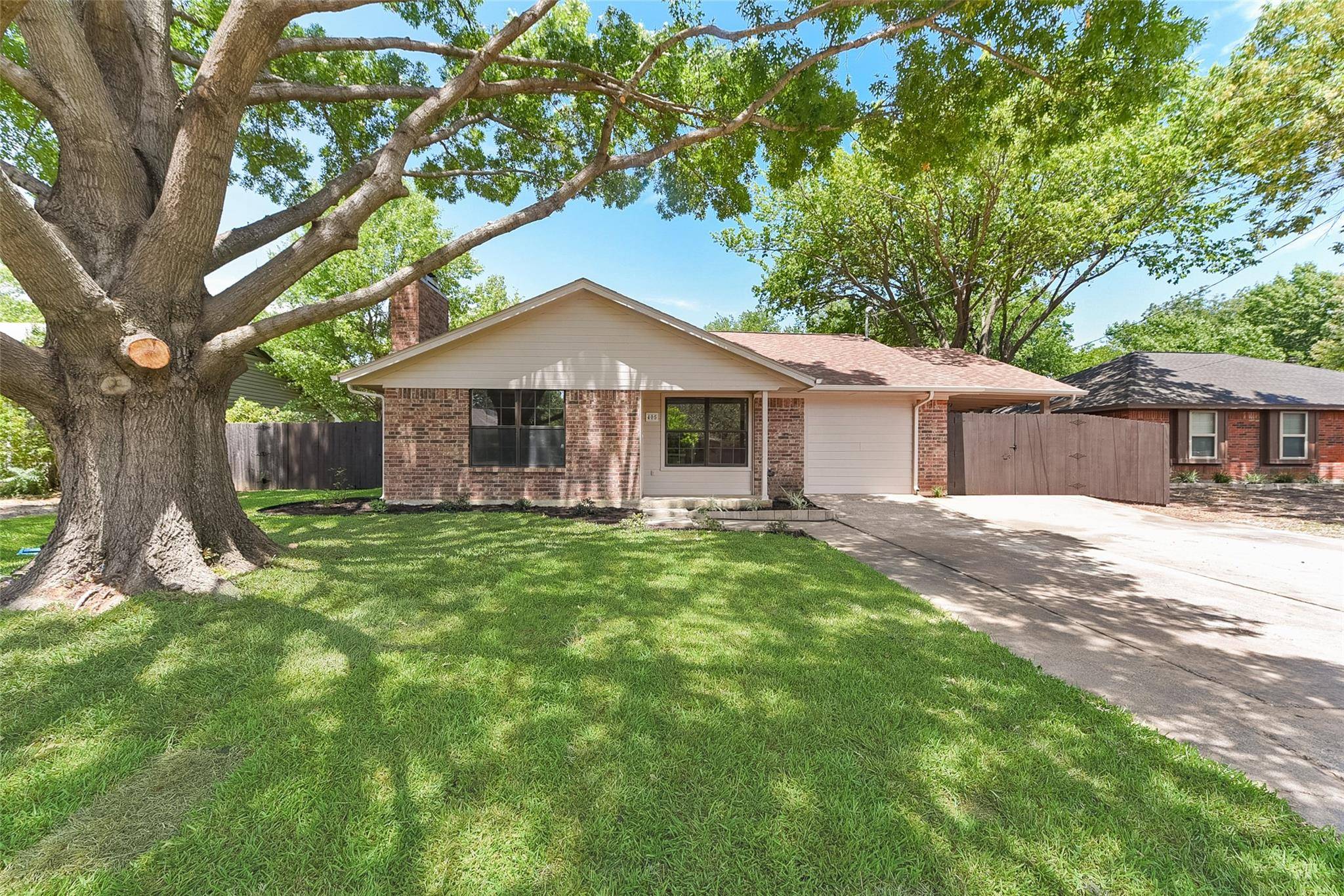 Shady Shores, TX 76208,405 Oakwood Circle