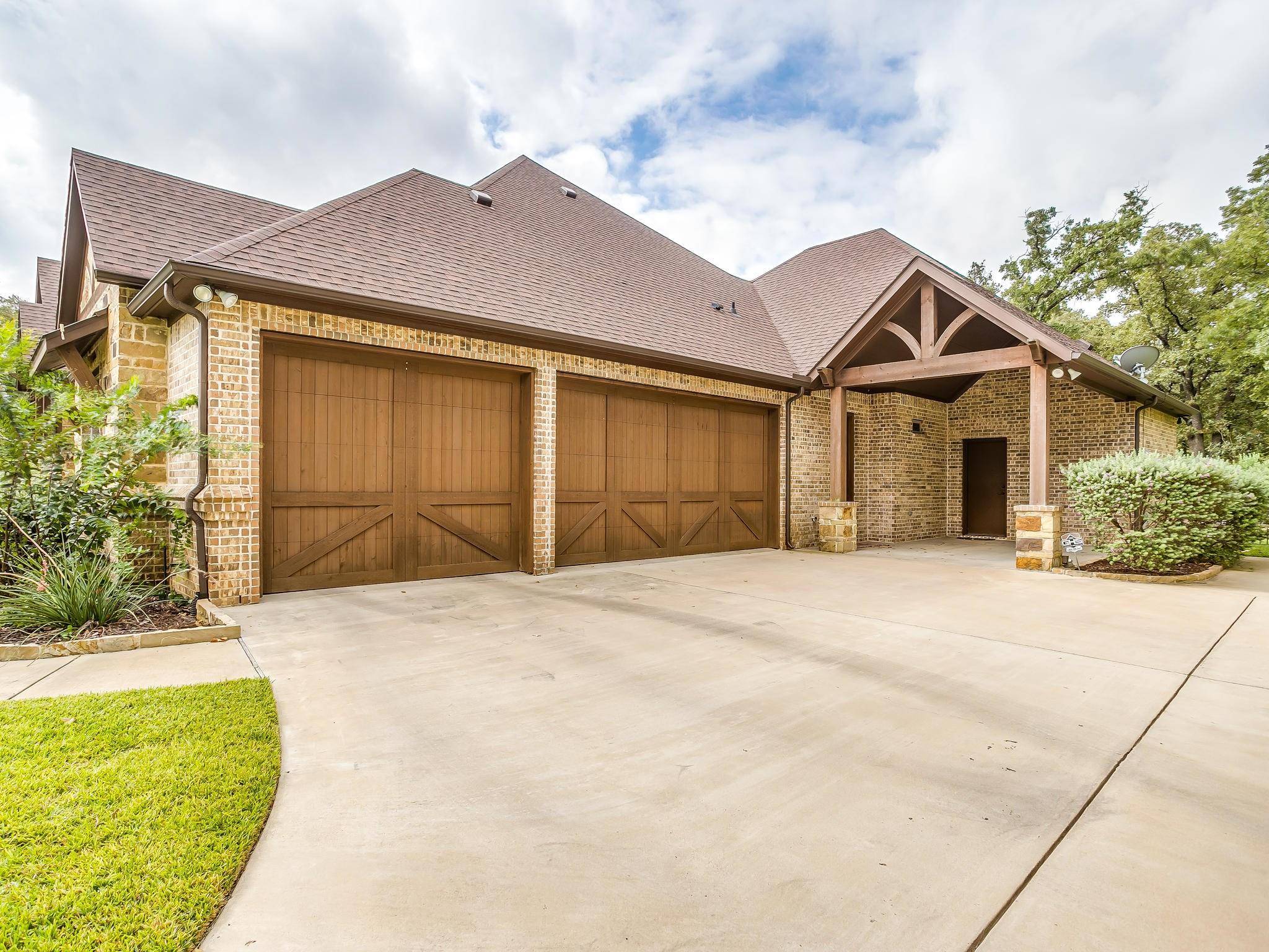 Cleburne, TX 76031,2717 Windsor Oaks Lane