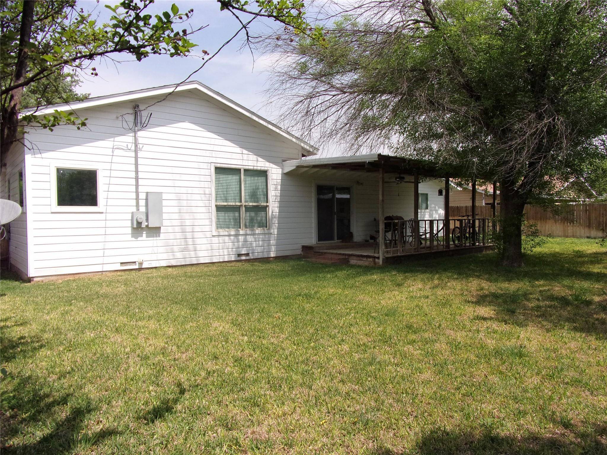 San Saba, TX 76877,1305 W Woodlawn Street