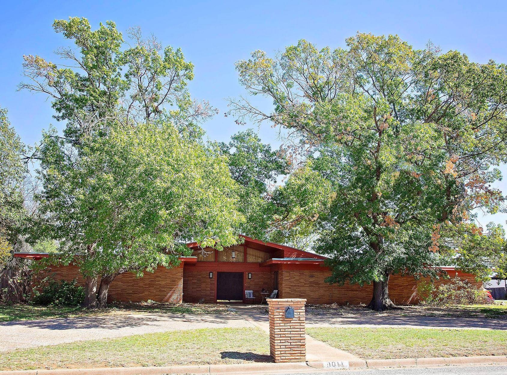 Graham, TX 76450,1011 Rolling Hills Drive S