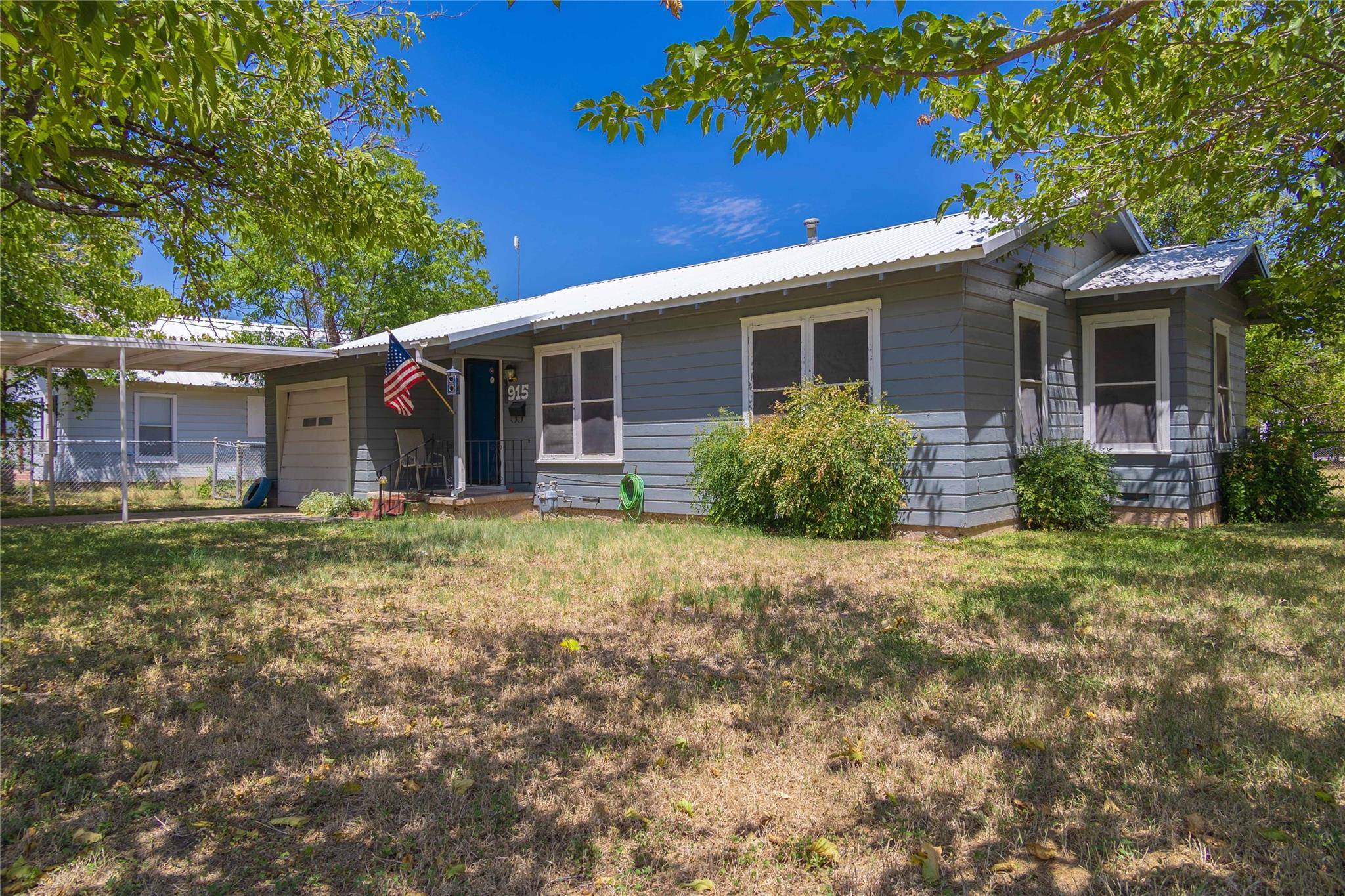 Coleman, TX 76834,915 S Neches Street