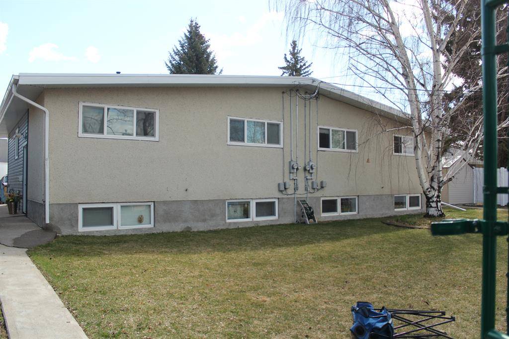 Lethbridge, AB T1K 1H1,1804/1806 26 ST S #1 - 4