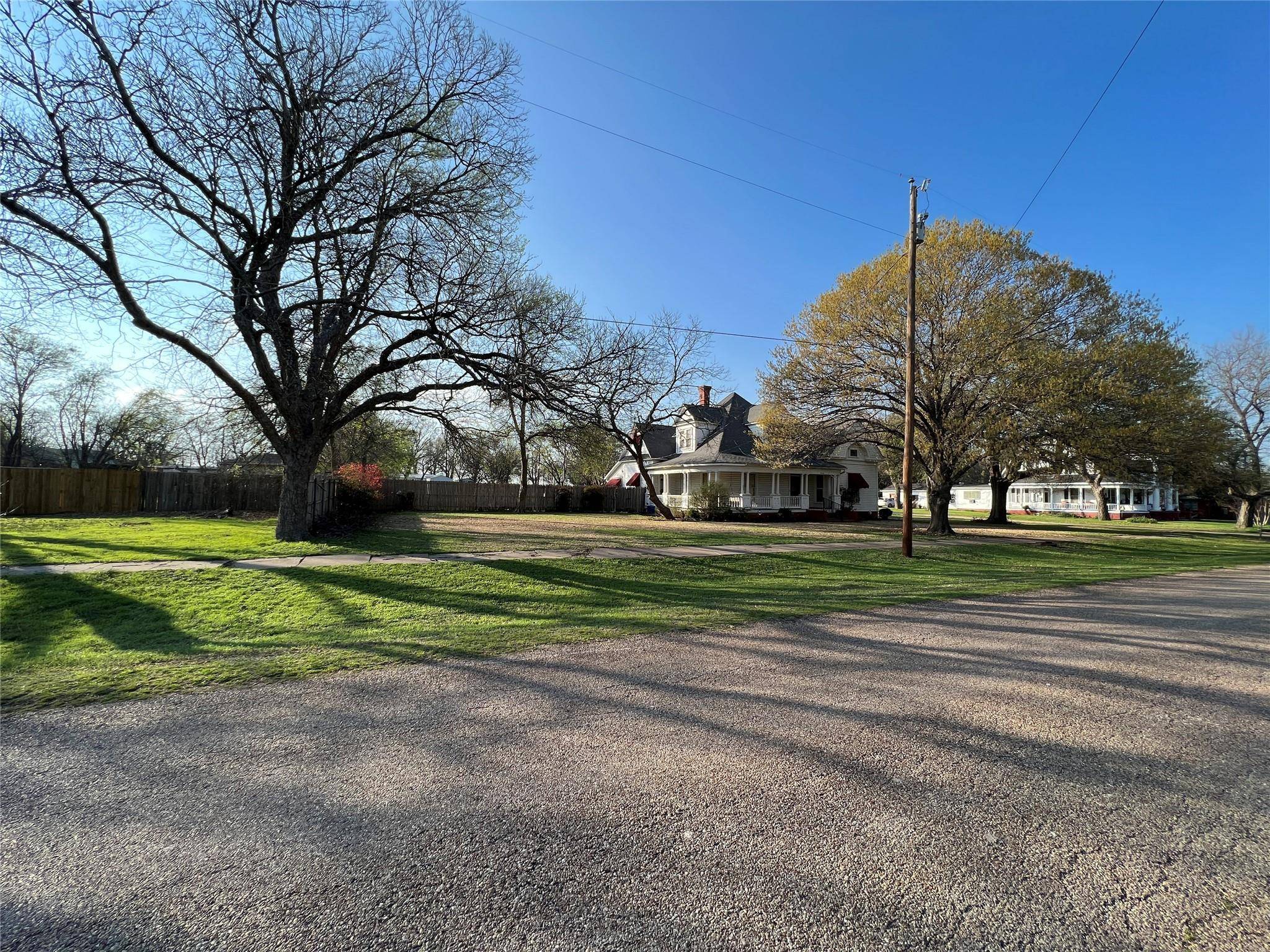 Milford, TX 76670,500 Elm