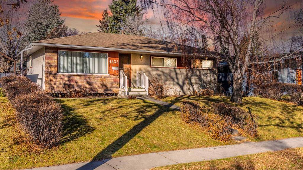 Calgary, AB T2L 2G1,4335 Brisebois DR NW