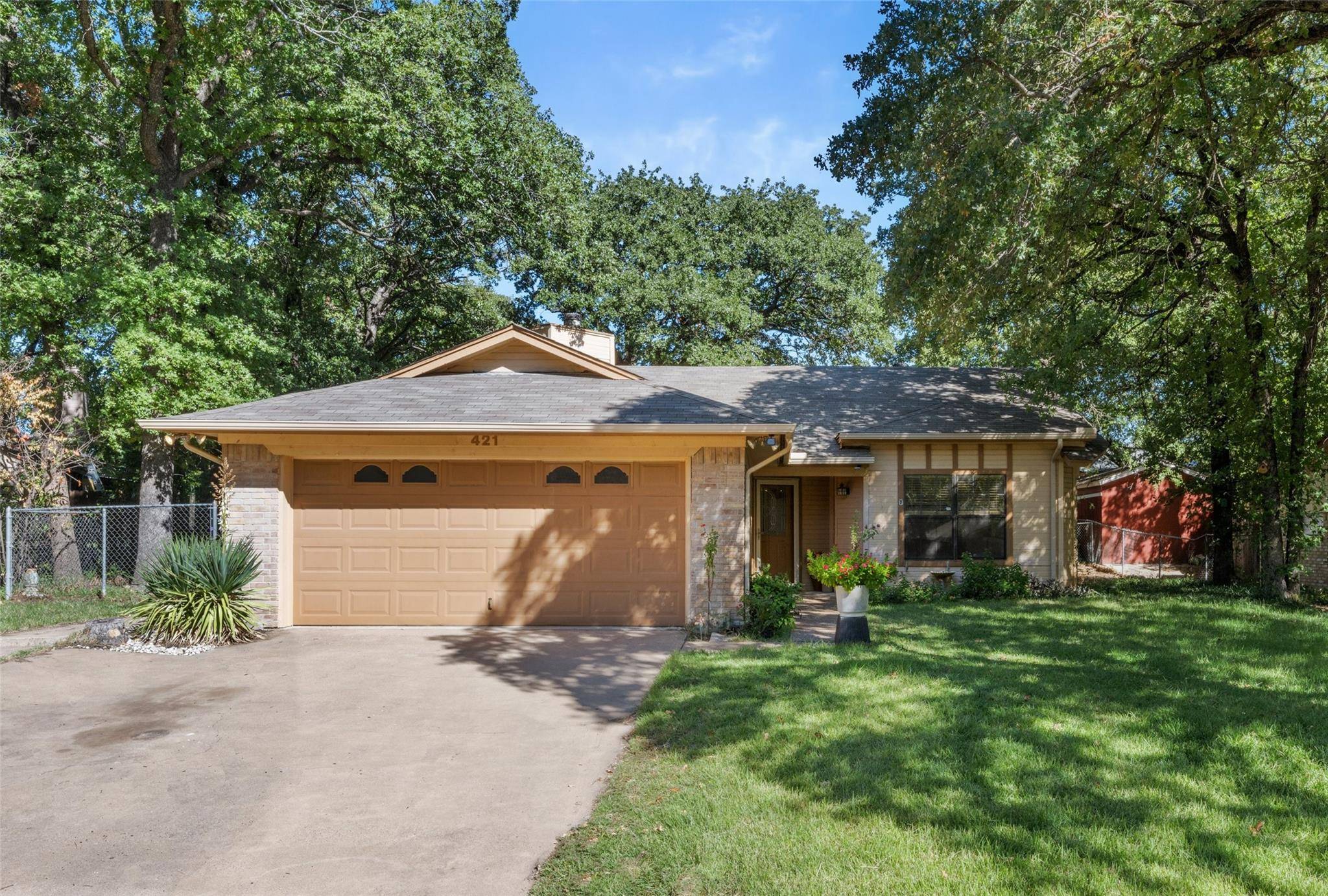 Azle, TX 76020,421 Misty Oaks Street