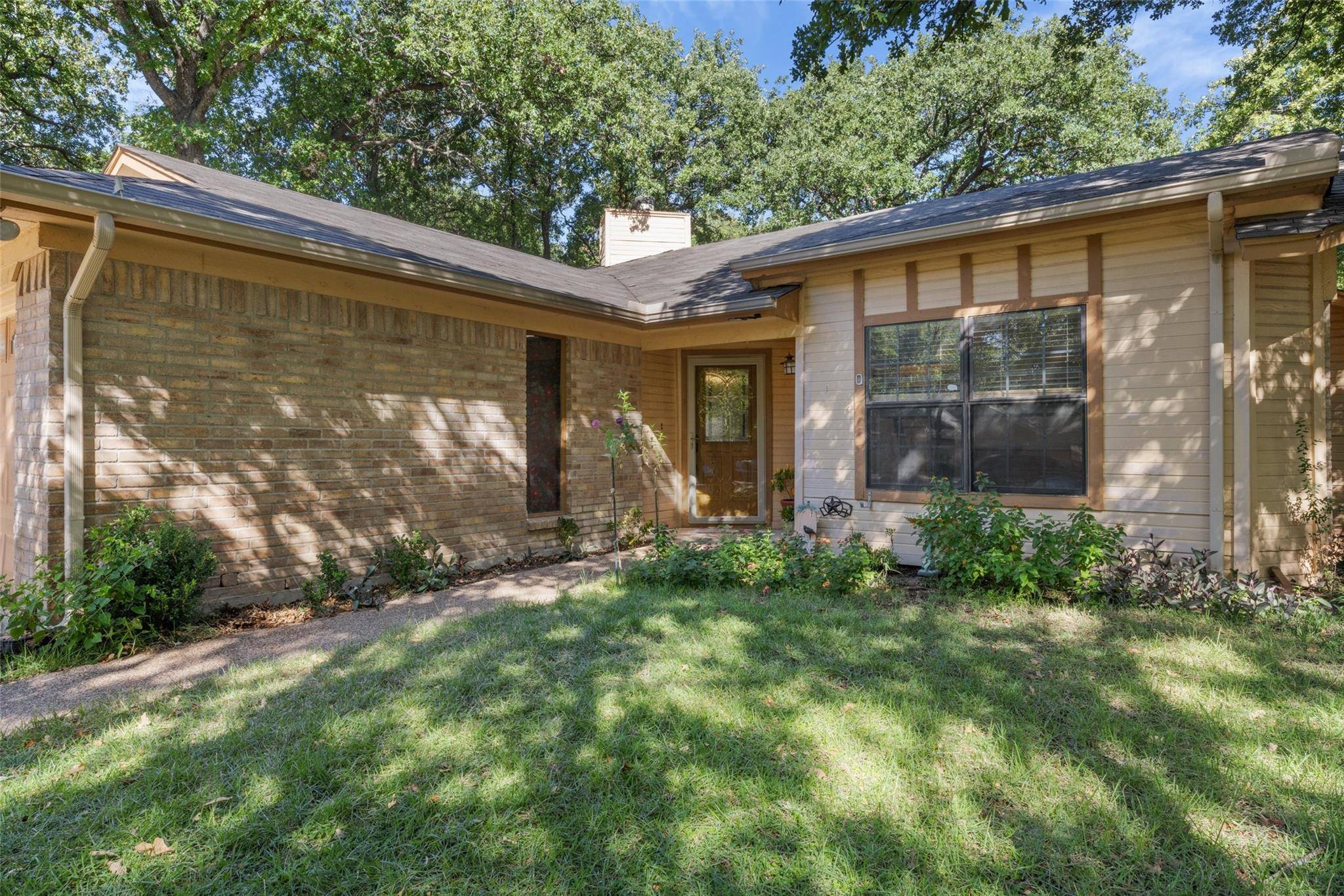 Azle, TX 76020,421 Misty Oaks Street