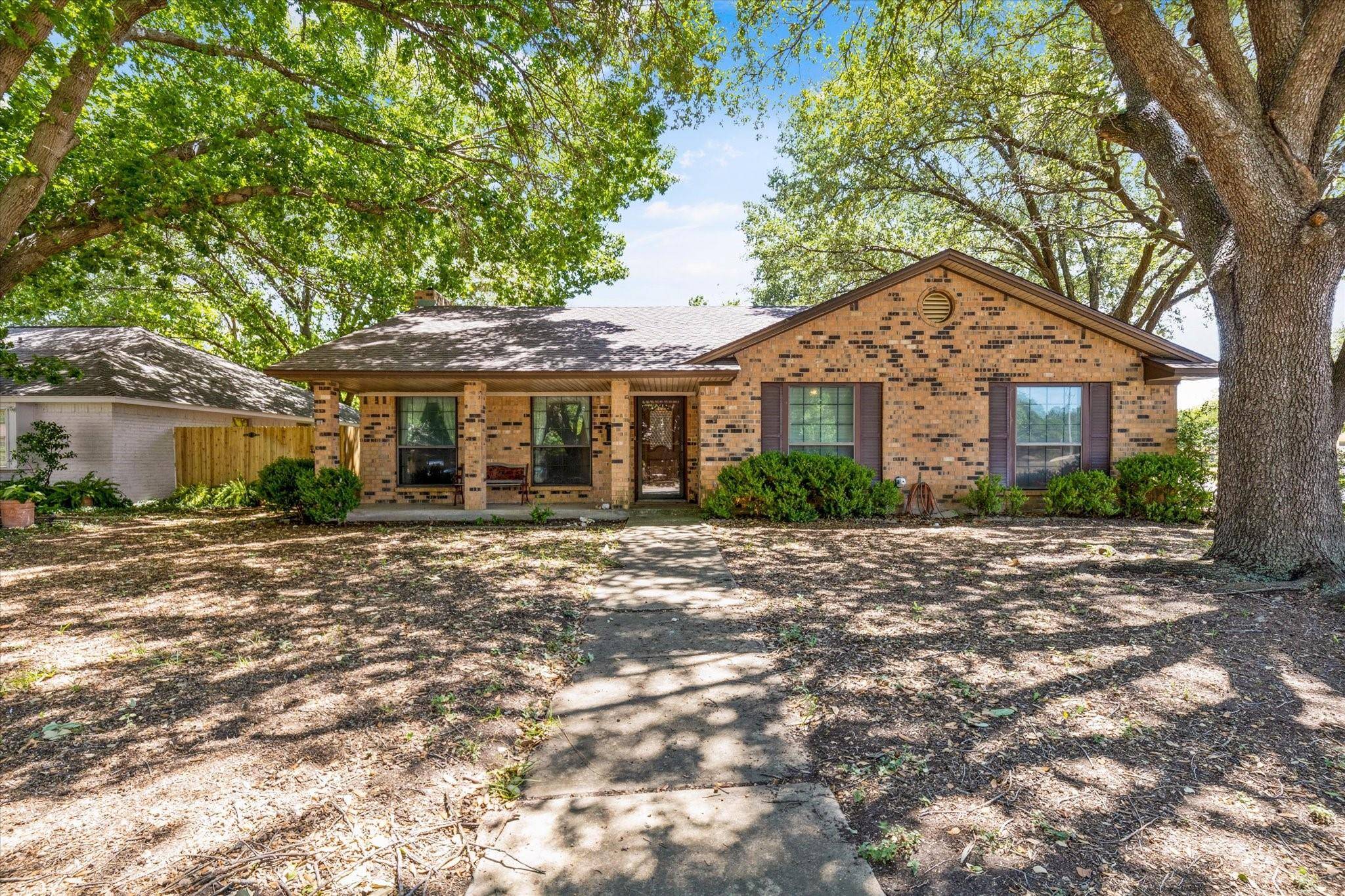 Benbrook, TX 76126,1017 Willow Way