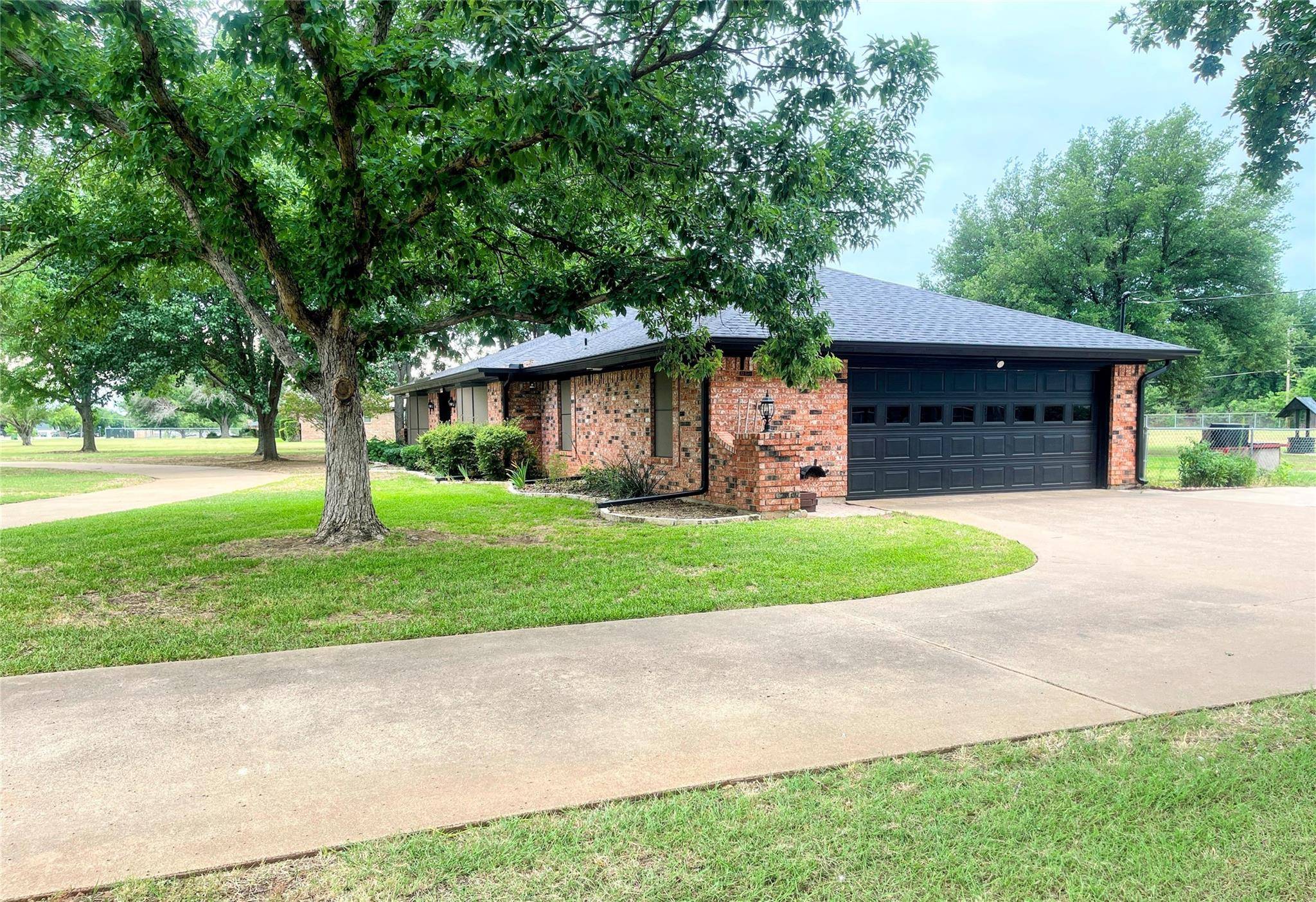 Burleson, TX 76028,11100 Smallwood Drive