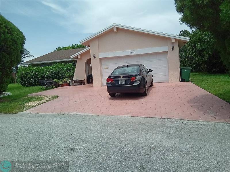 Tamarac, FL 33319,4810 Mango Dr