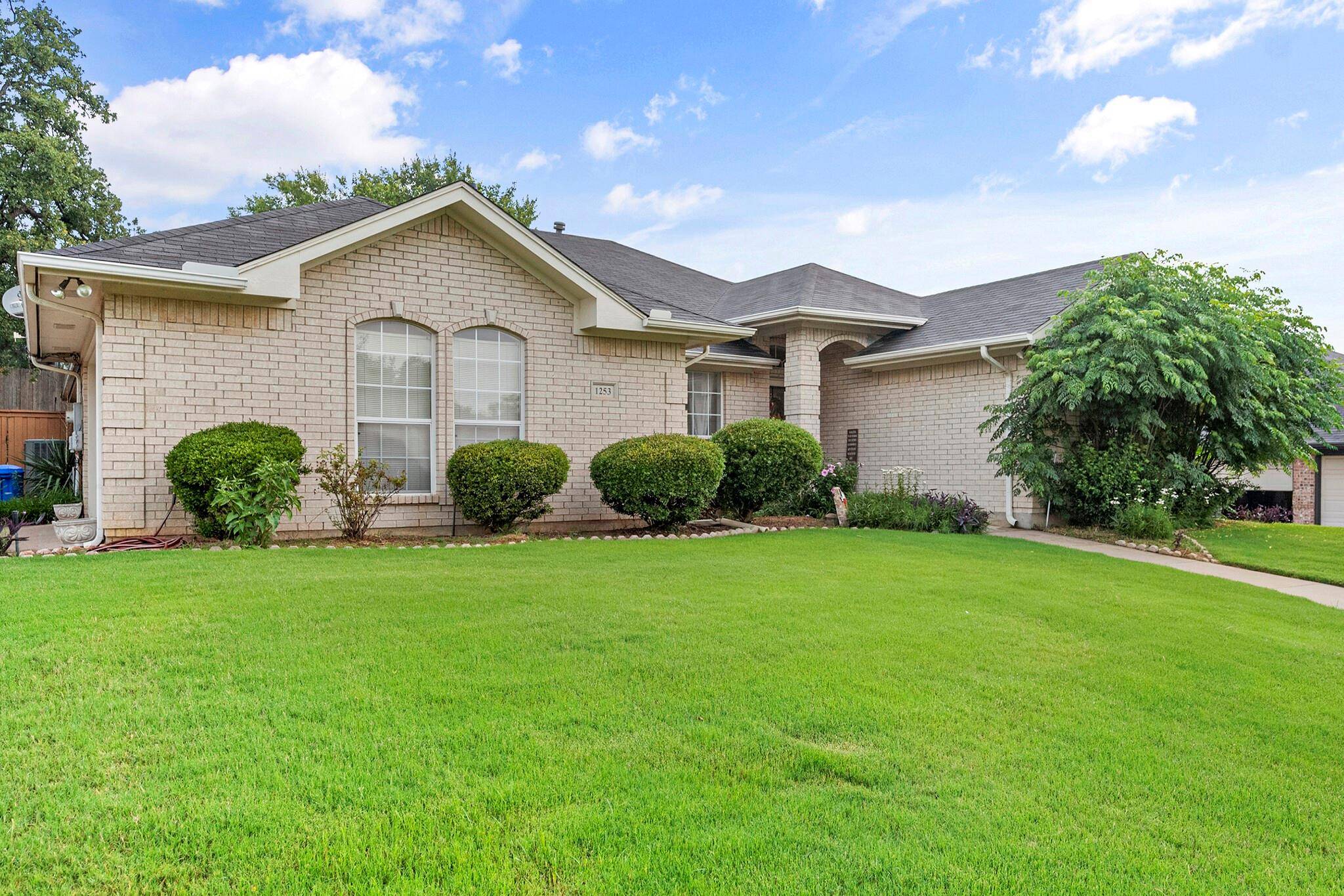 Kennedale, TX 76060,1253 Elmbrook Drive