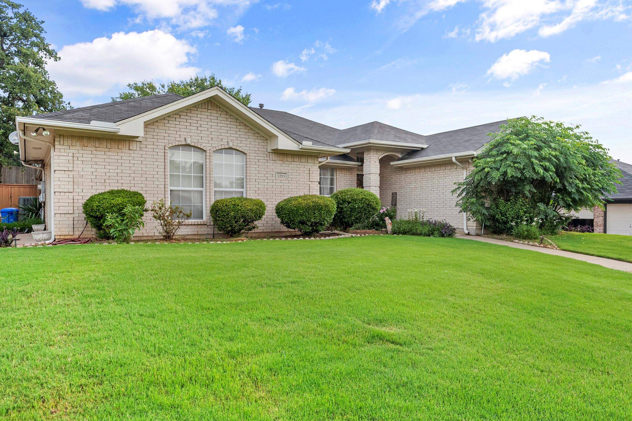 Kennedale, TX 76060,1253 Elmbrook Drive