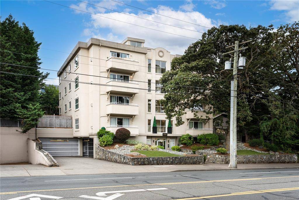 Victoria, BC V8T 2B3,1361 Hillside Ave #304