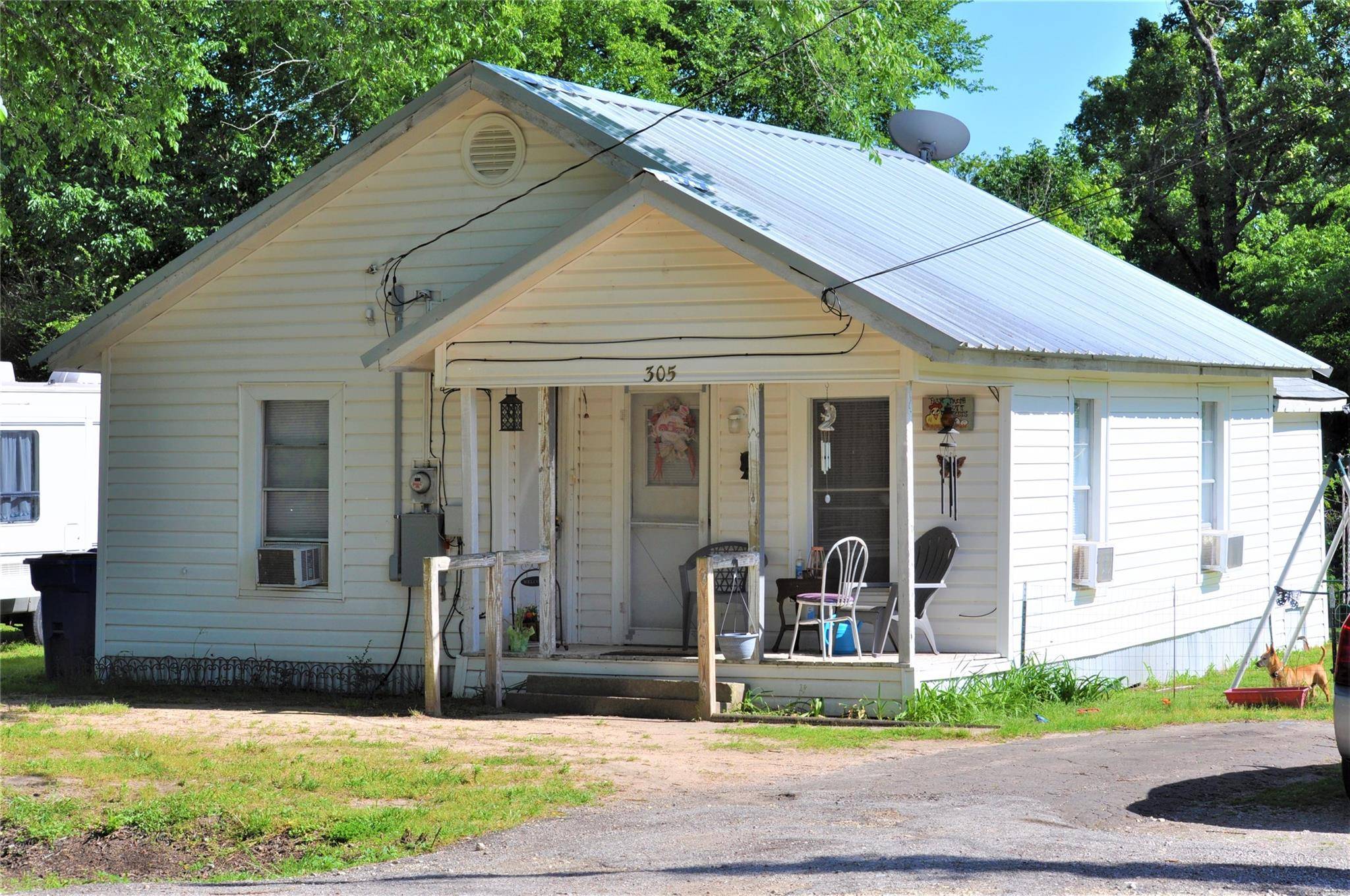 Grand Saline, TX 75140,305 Lewis Street