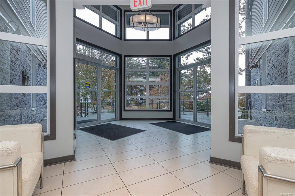 Esquimalt, BC V9A 3M8,924 Esquimalt Rd #104