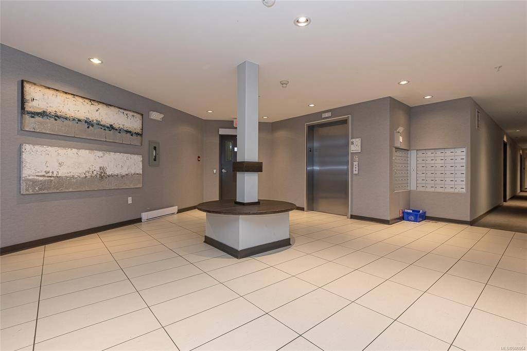 Esquimalt, BC V9A 3M8,924 Esquimalt Rd #104