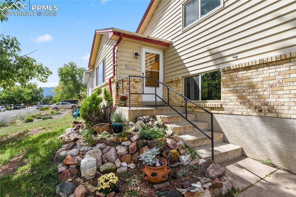 Colorado Springs, CO 80904,646 Paradise LN