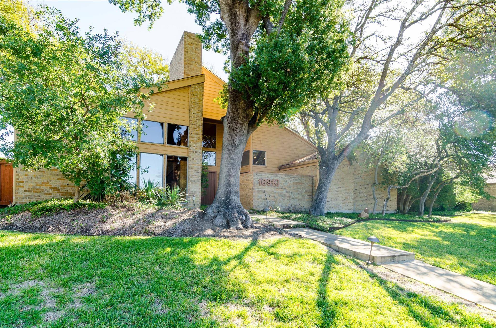 Dallas, TX 75248,16910 Hunters Point Drive