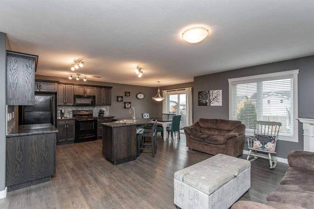 Blackfalds, AB T4M 0J6,64 Almond CRES