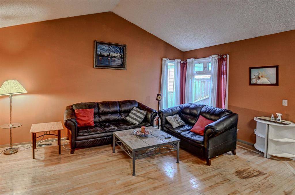 Calgary, AB T2K 6H5,109 Hunterhorn CRES NE