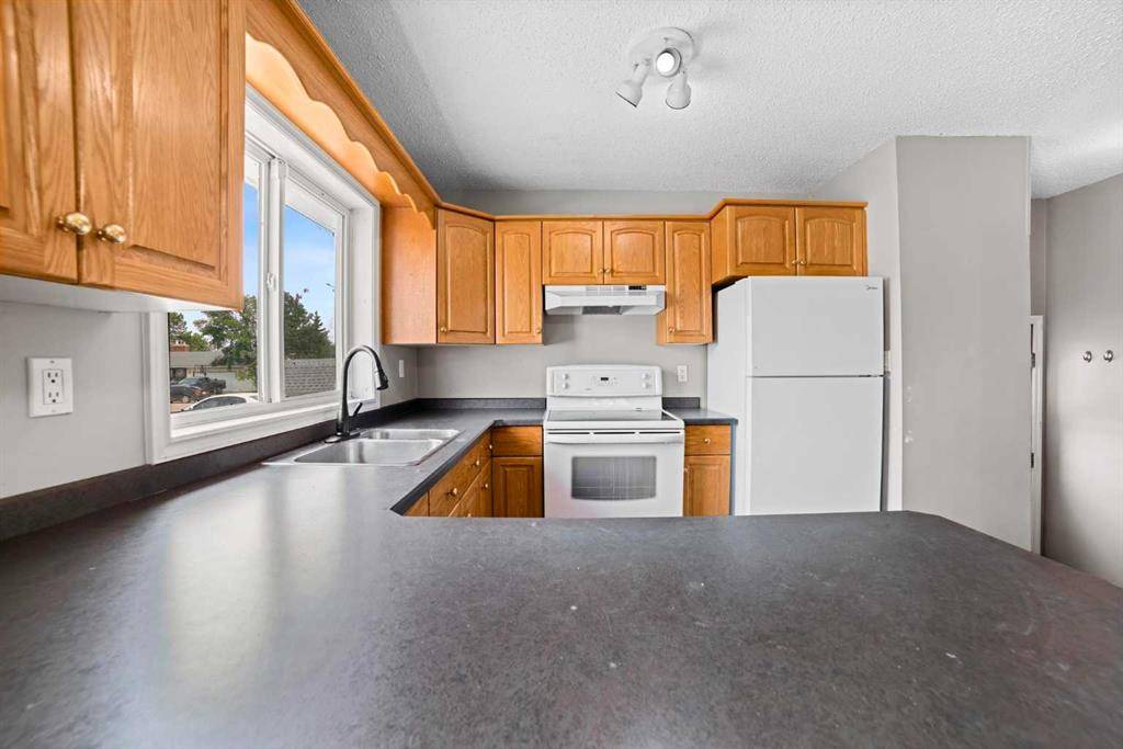 Camrose, AB T4V 3R3,6704 Marler DR