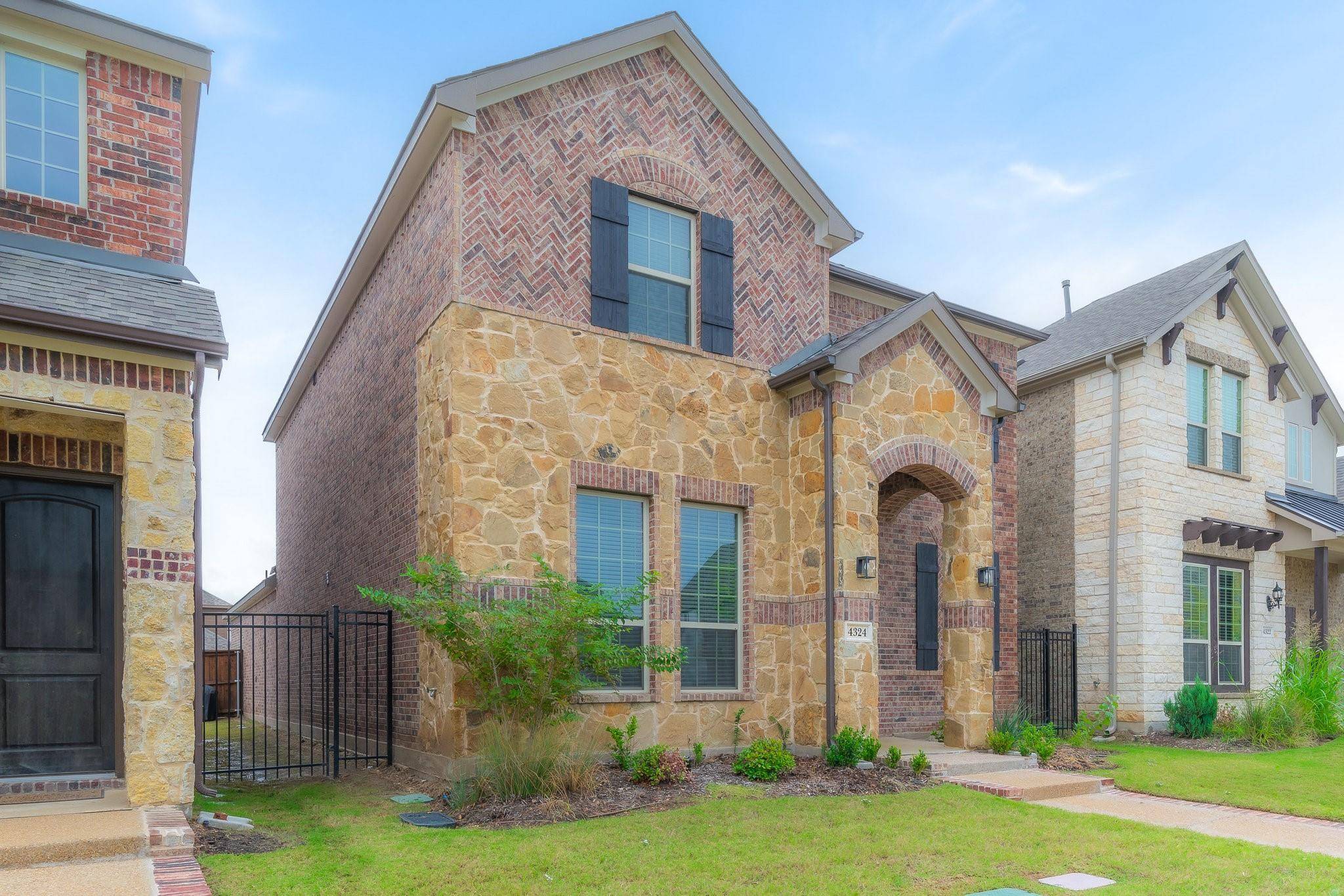 Arlington, TX 76005,4324 Maple Bloom Drive