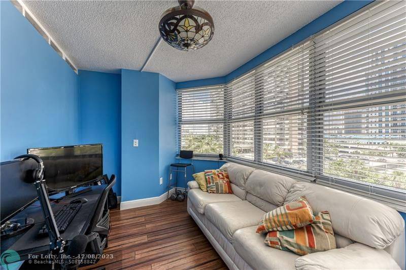 Hallandale Beach, FL 33009,1985 S Ocean Dr  #4P