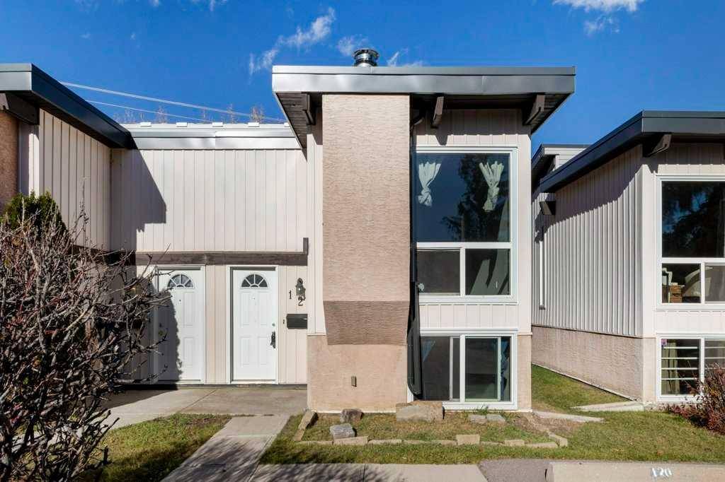 Calgary, AB T2V 4E4,120 Oaktree LN SW