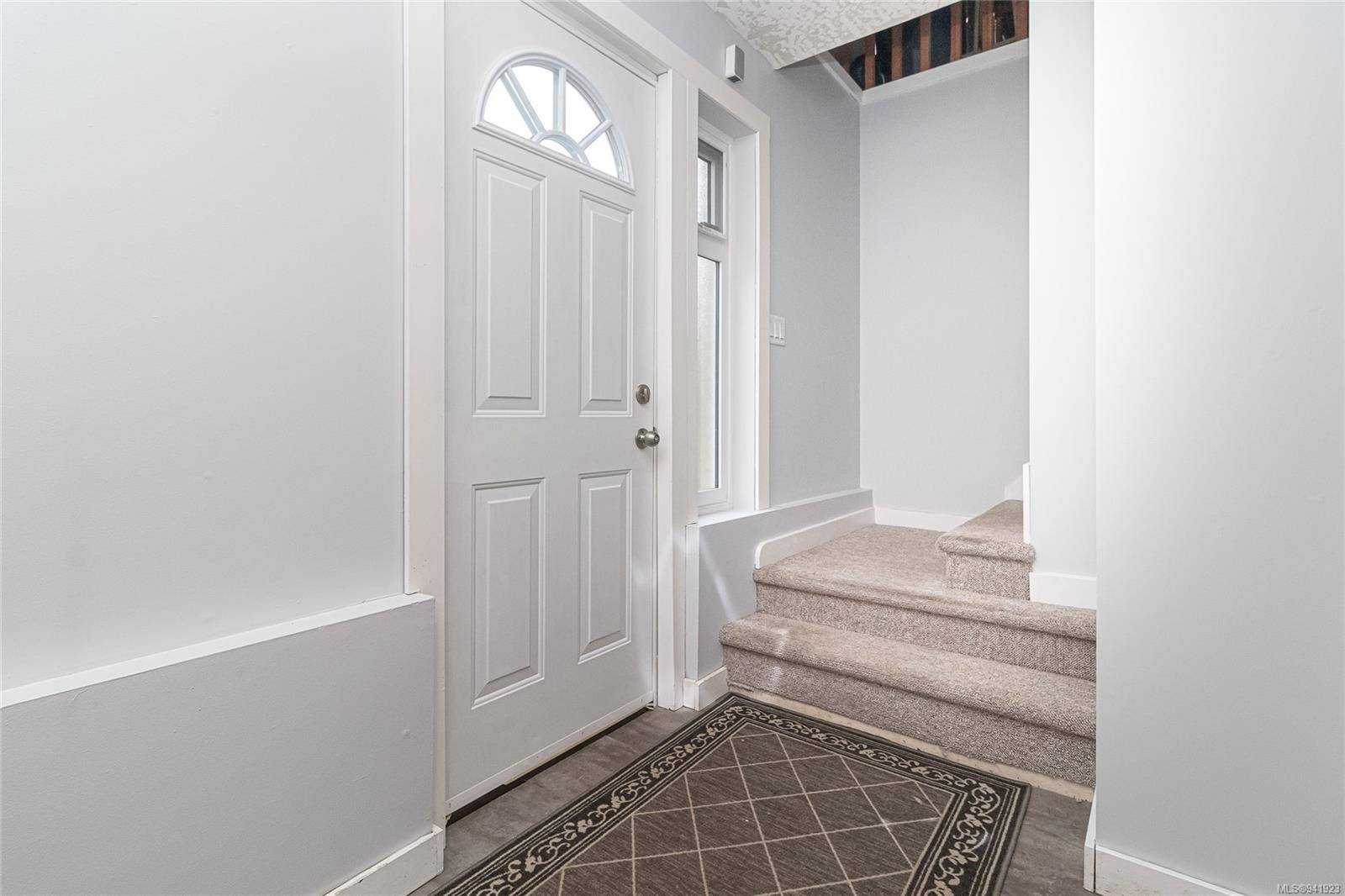 Sidney, BC V8L 4C6,10283 Rathdown Pl