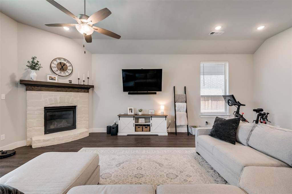 Little Elm, TX 75068,1328 Kingbird Drive