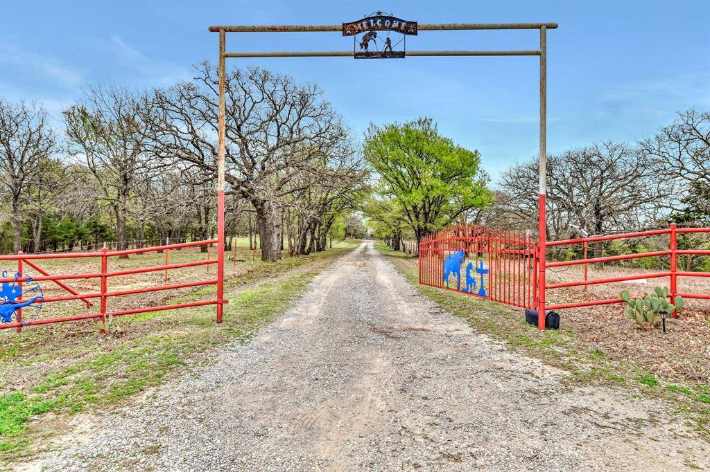 Collinsville, TX 76233,7586 W Line Road