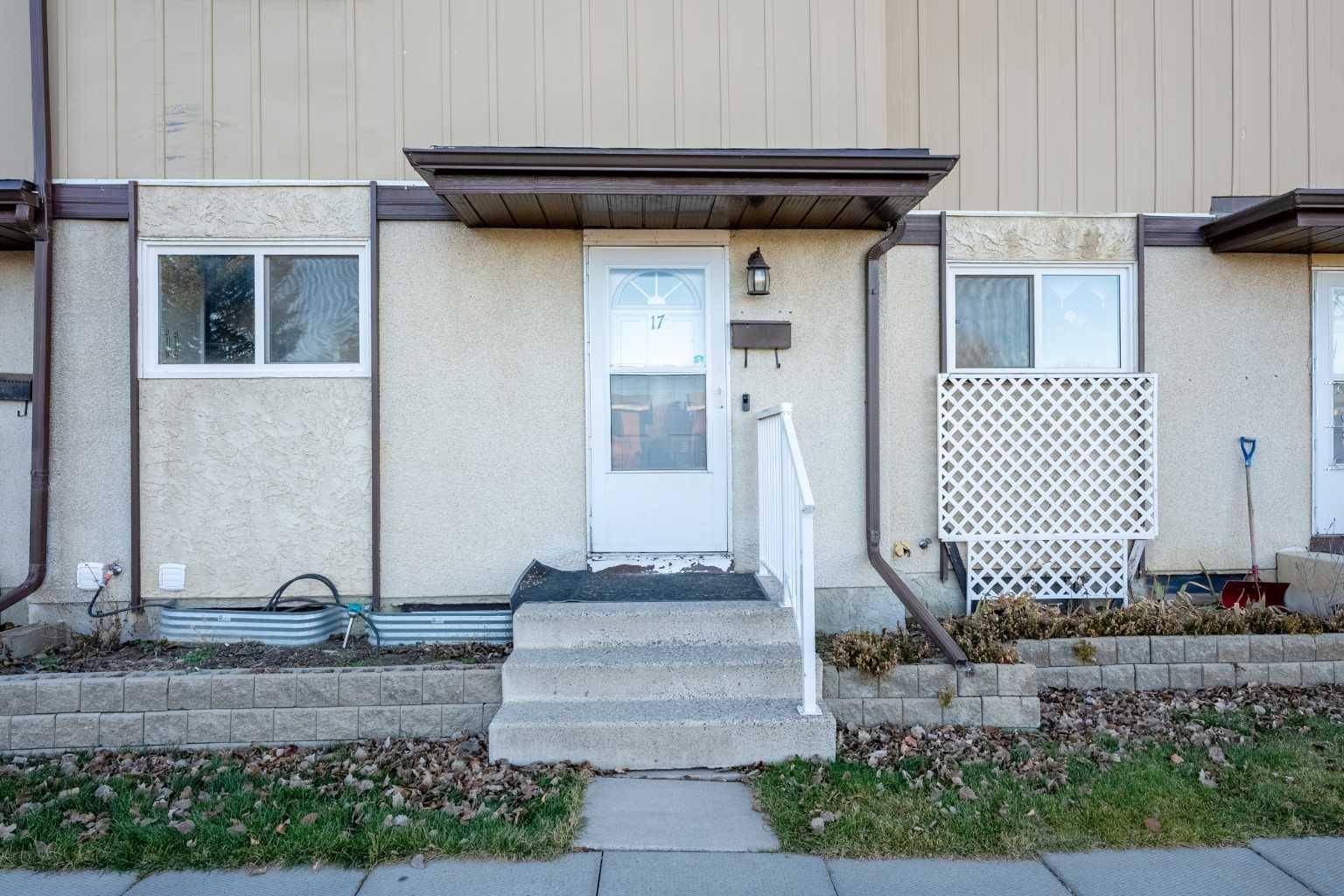 Lethbridge, AB T1H 4R7,2302 23 ST N #17