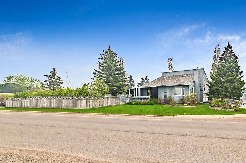 High River, AB T1V 1L2,902 11 ST SE