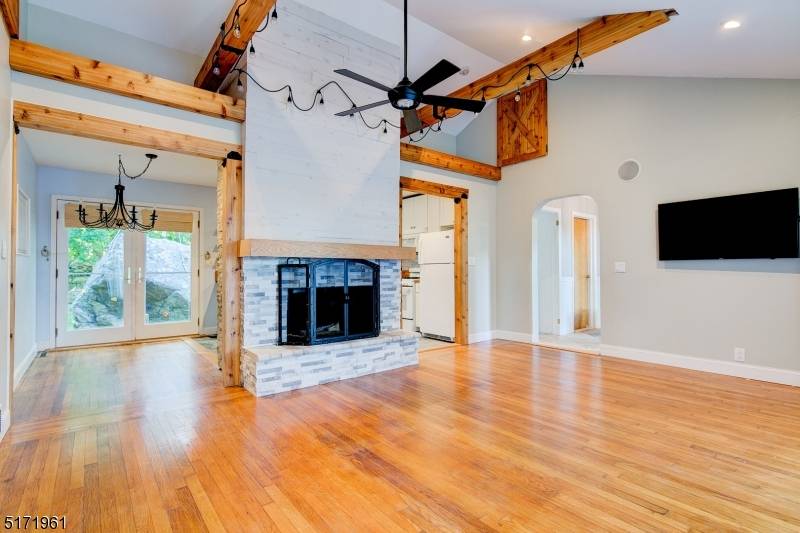 Hopatcong Boro, NJ 07843,11 Mast Rd