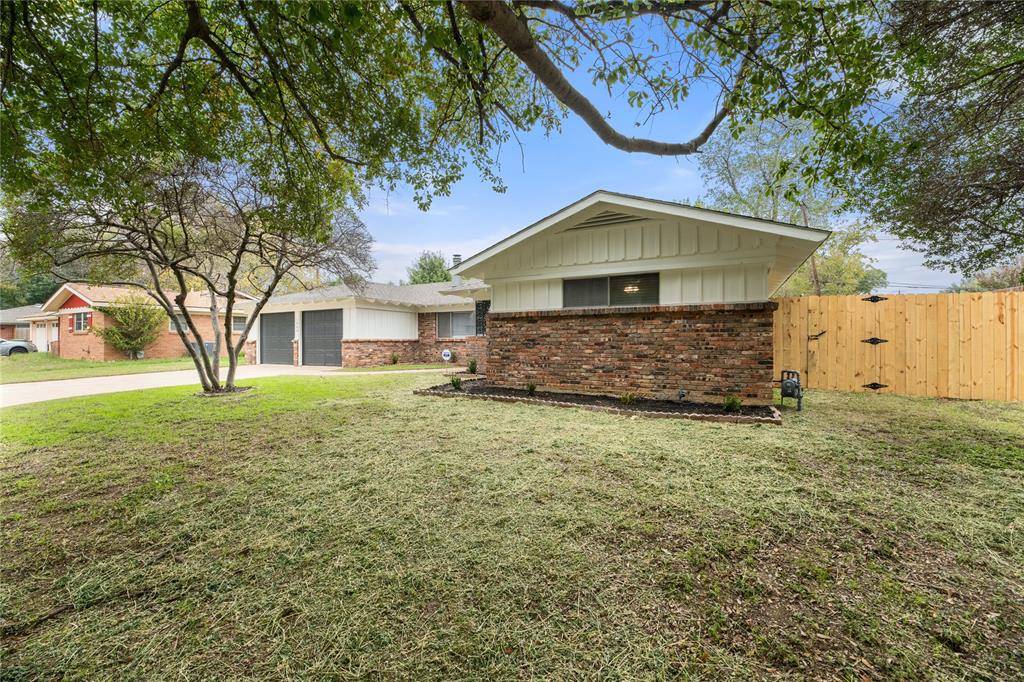 Hurst, TX 76053,1004 Eunice Street