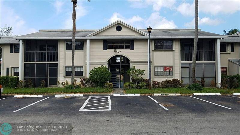 Miami, FL 33179,927 NE 199th St  #102