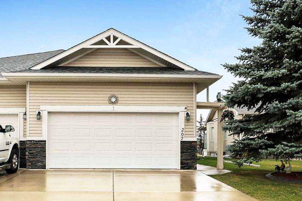 High River, AB T1V 0A2,207 Riverside CRES NW