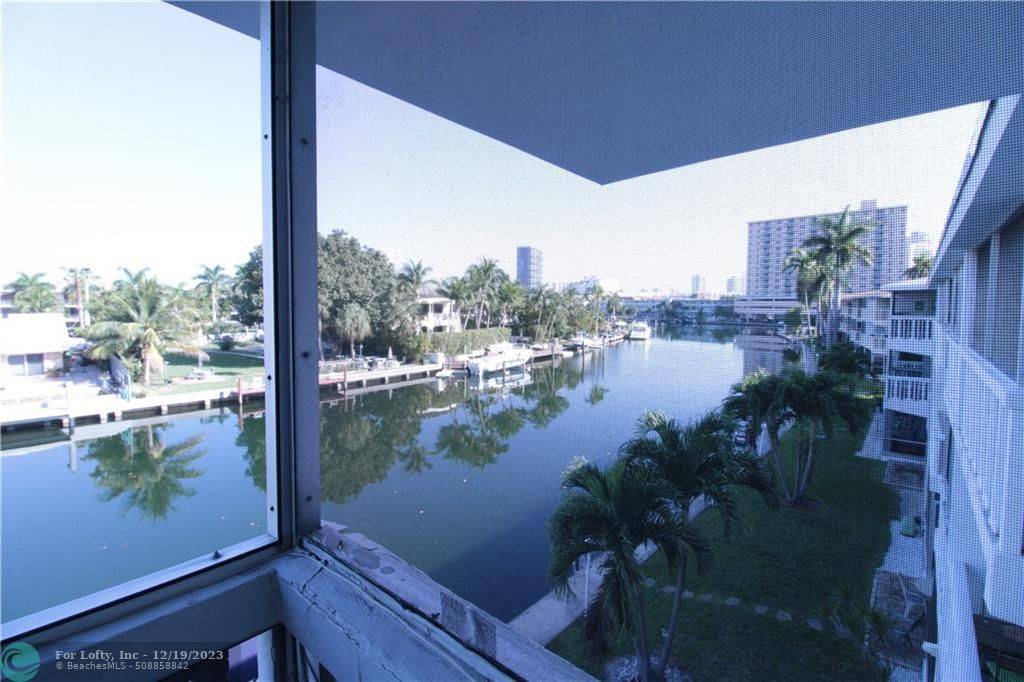 Hallandale Beach, FL 33009,470 Paradise Isle Blvd  #303