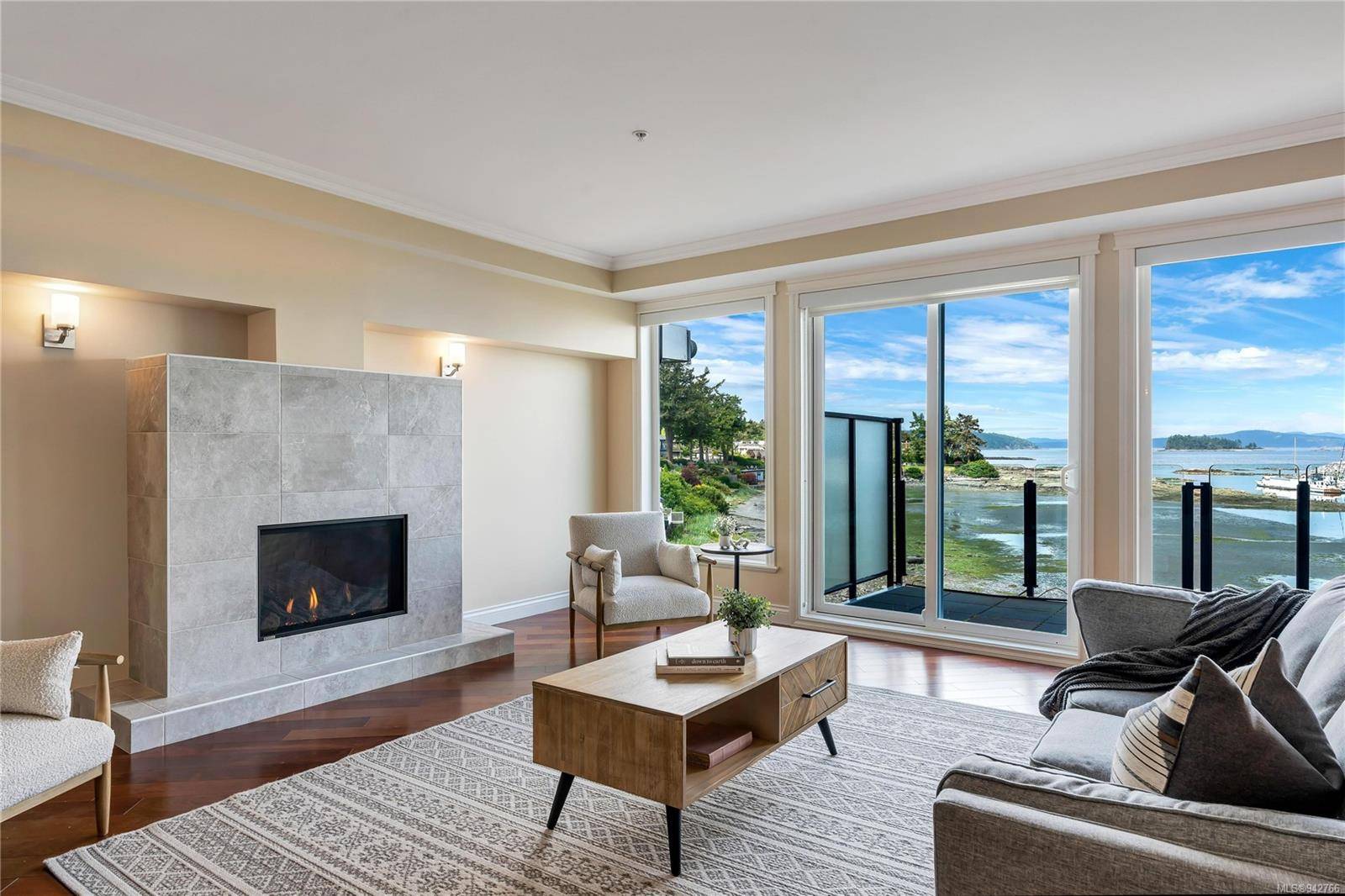 Sidney, BC V8L 3B1,9959 Third St #202