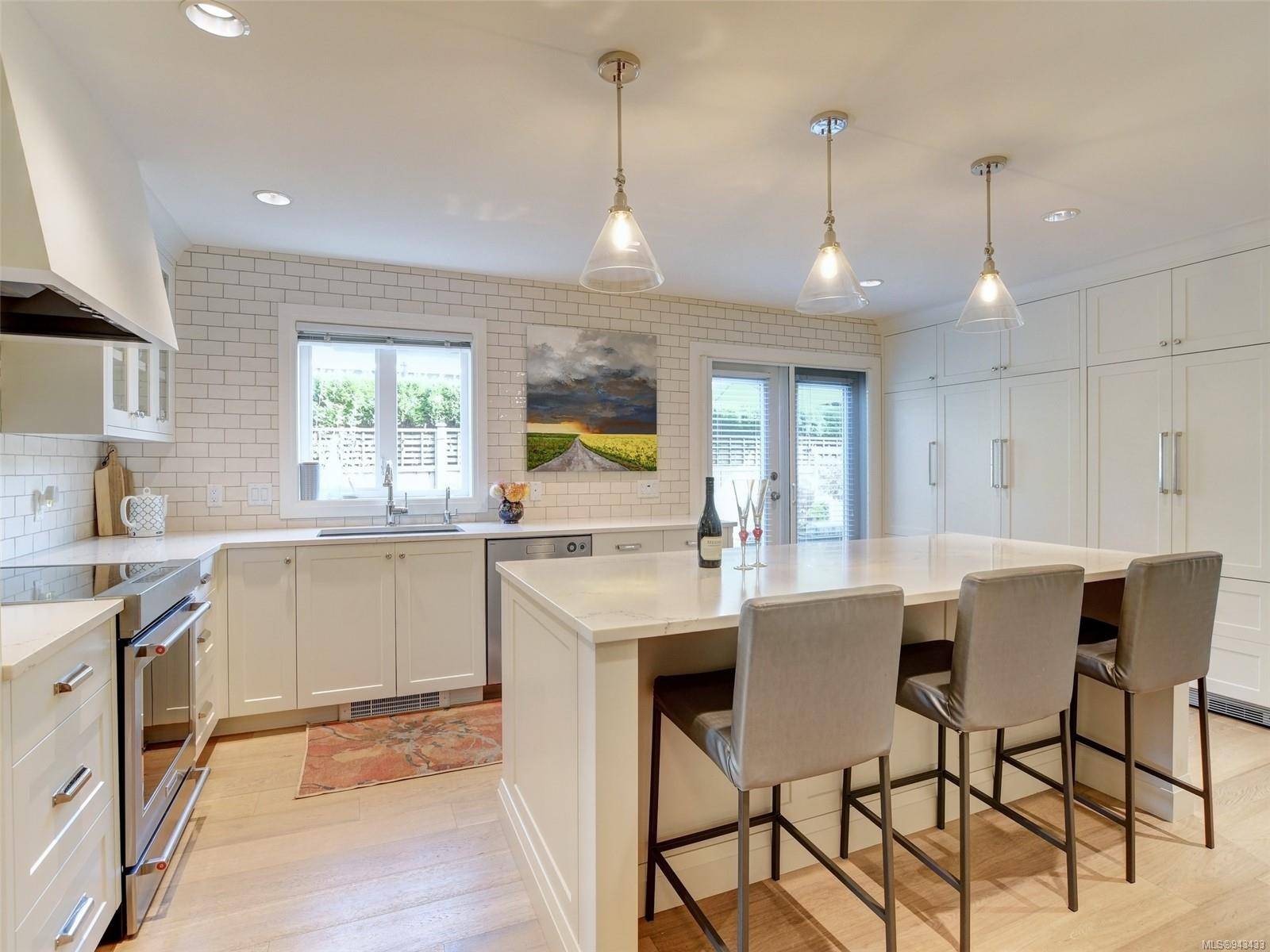 Saanich, BC V8Y 1R1,760 Cordova Bay Rd