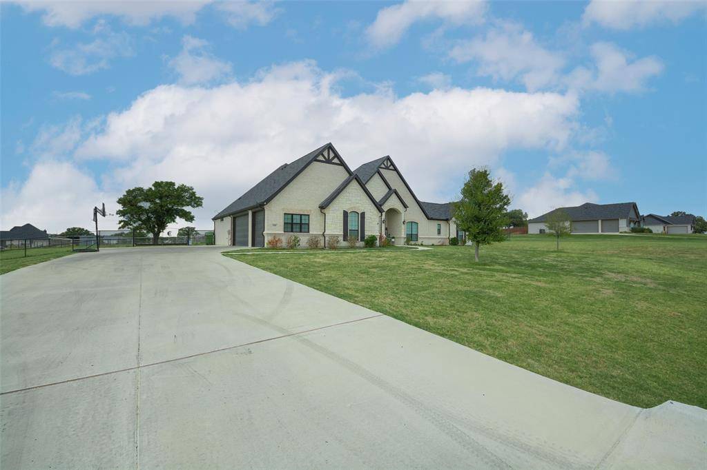 Azle, TX 76020,408 Christian Way