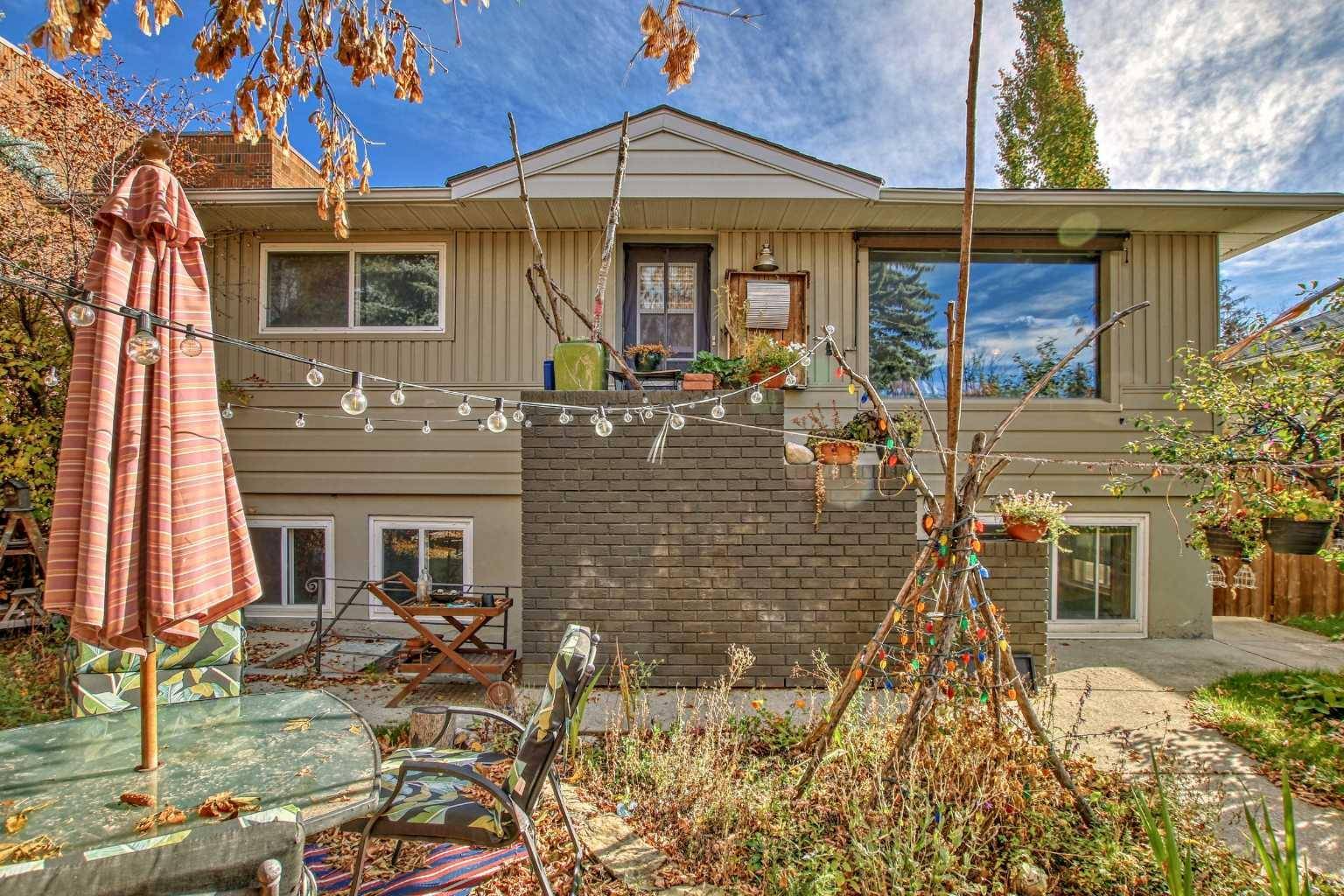 Calgary, AB T3E 1X9,2816 25 ST SW