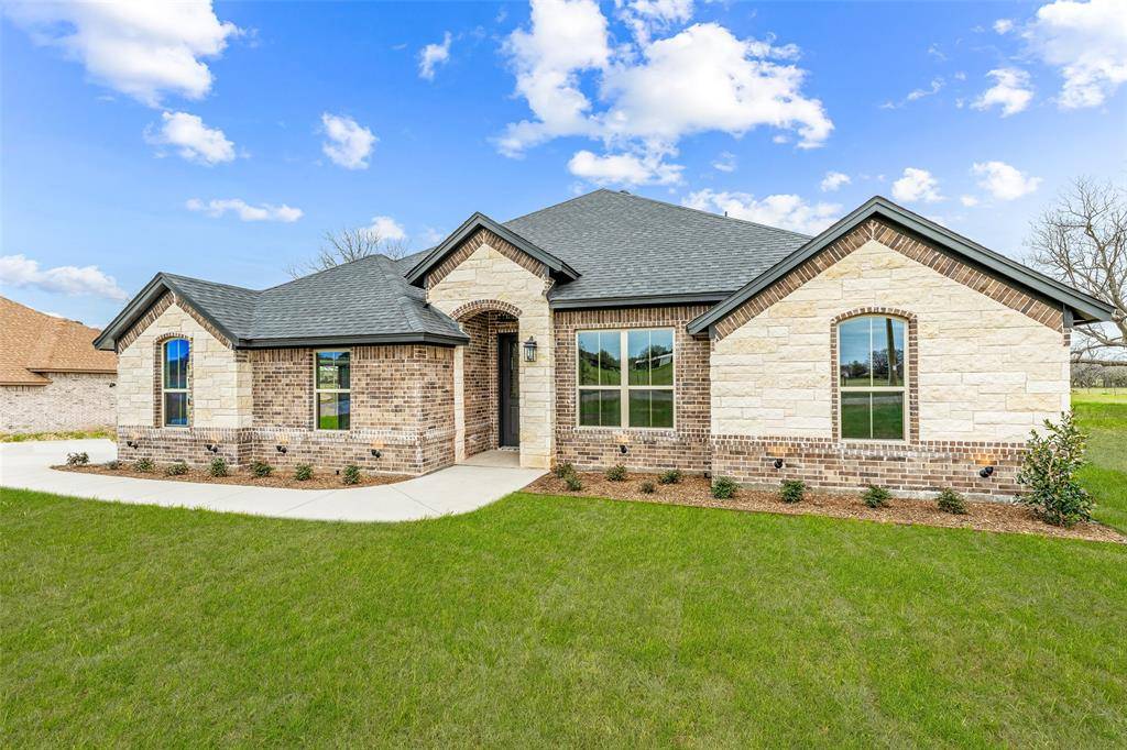 Stephenville, TX 76401,410 Walking Horse Drive