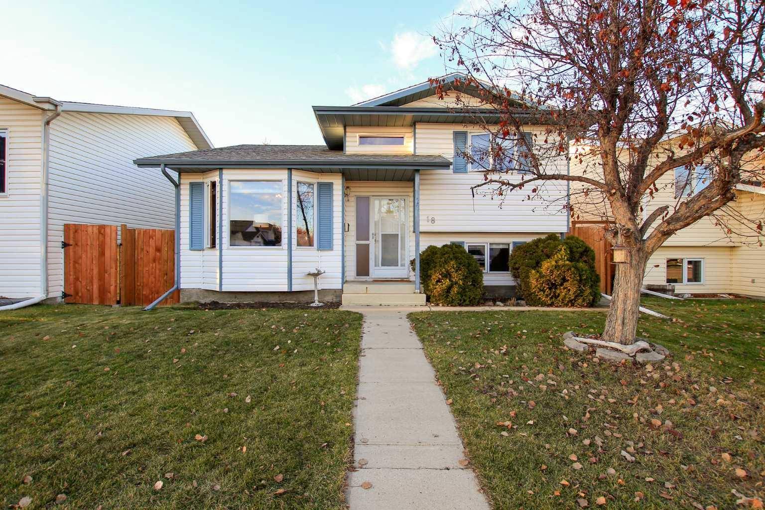 Red Deer, AB T4R 2K2,18 Eakins CRES