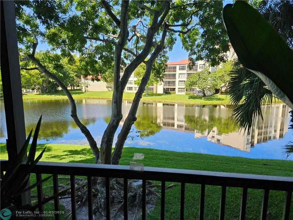 Pompano Beach, FL 33069,2221 Cypress Island Dr  #202