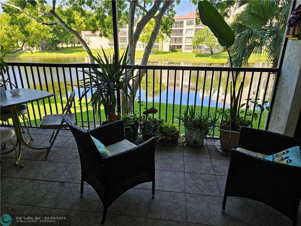 Pompano Beach, FL 33069,2221 Cypress Island Dr  #202