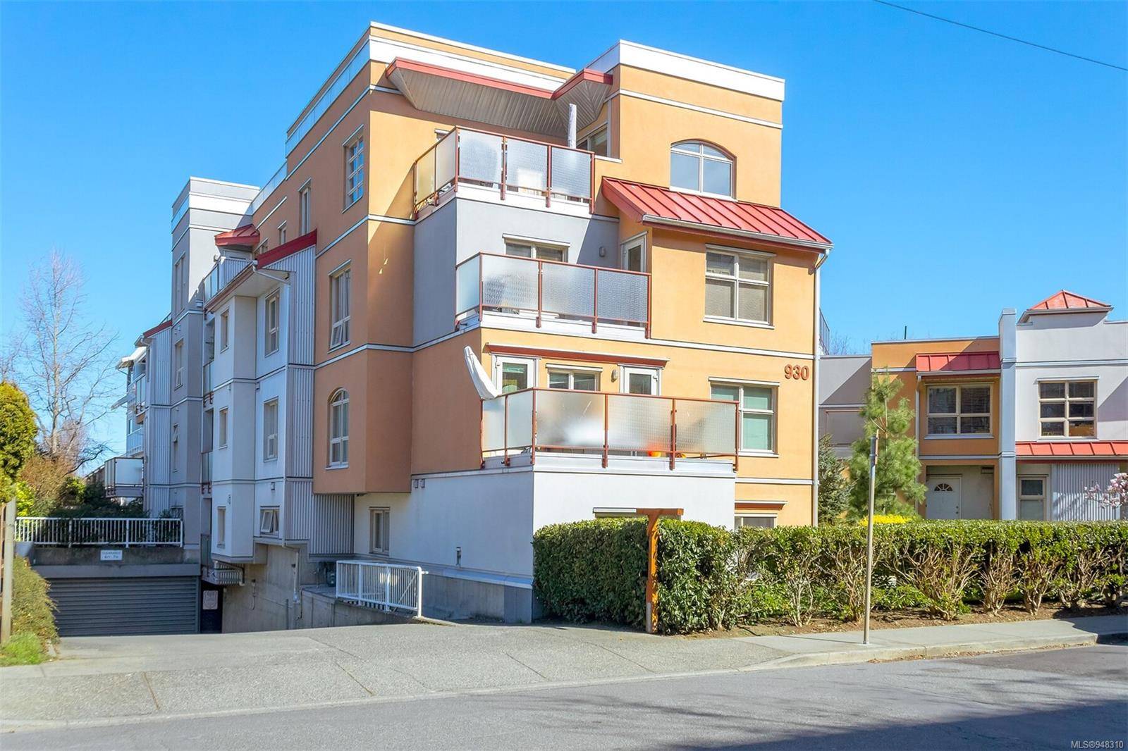 Victoria, BC V8T 1C6,930 North Park St #207